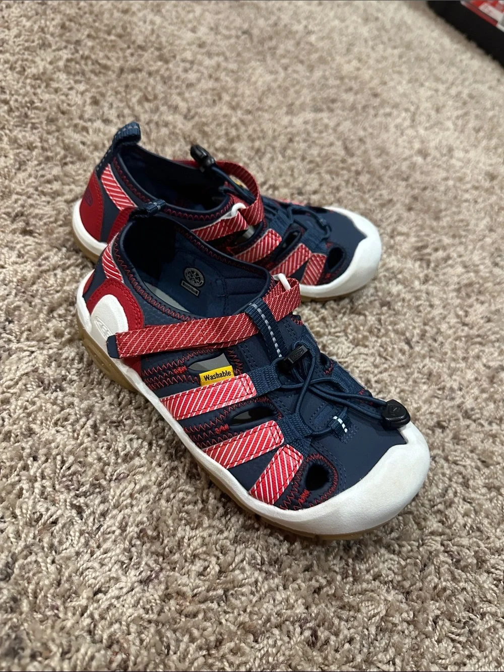 NEW Keen Kids Navy and Red Closed-Toe Sport Sandals size 2